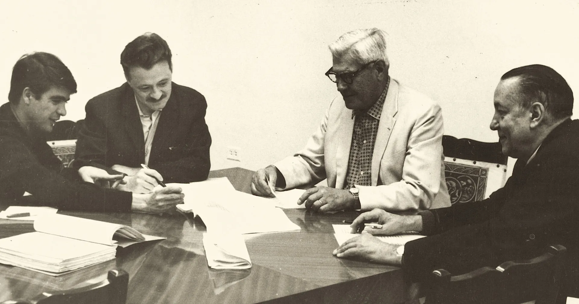 Juan García Ponce, Mario Benedetti, Manuel Rojas y Alejo Carpentier, La Habana, 1967