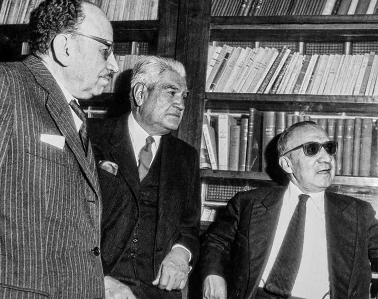 Enrique Espinoza (Samuel Glusberg), Manuel Rojas y Sergio Atria; integrantes del grupo Babel. Santiago de Chile, 1957